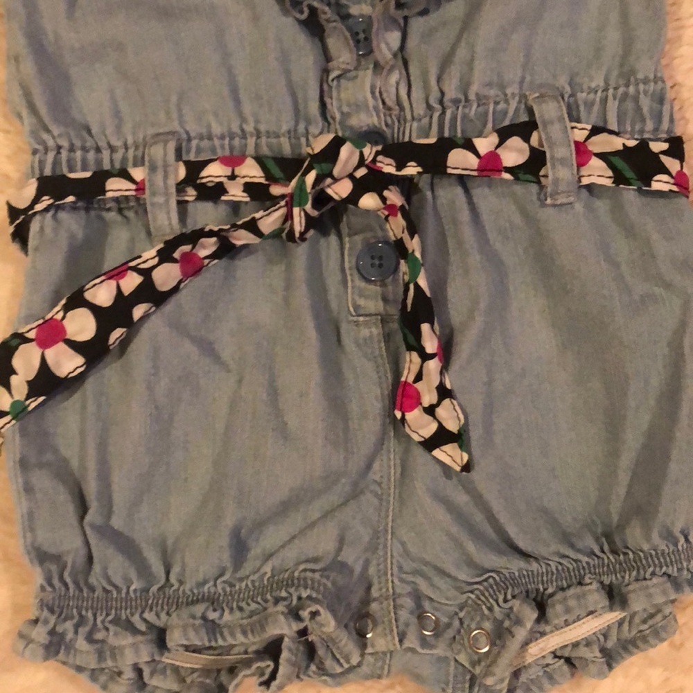 Guess romper with belt 6/9M - Picture 4 of 5
